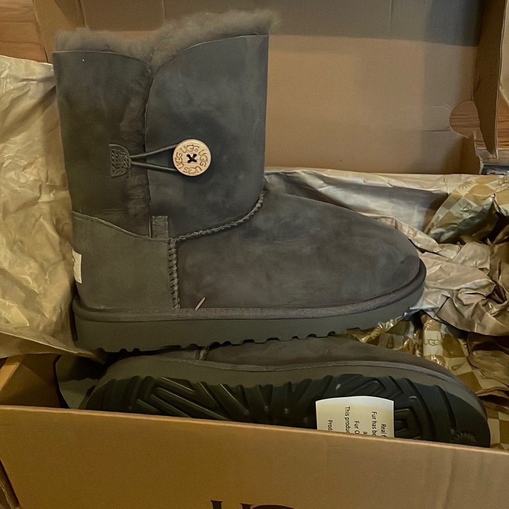 Grey K Bailey Button size 3